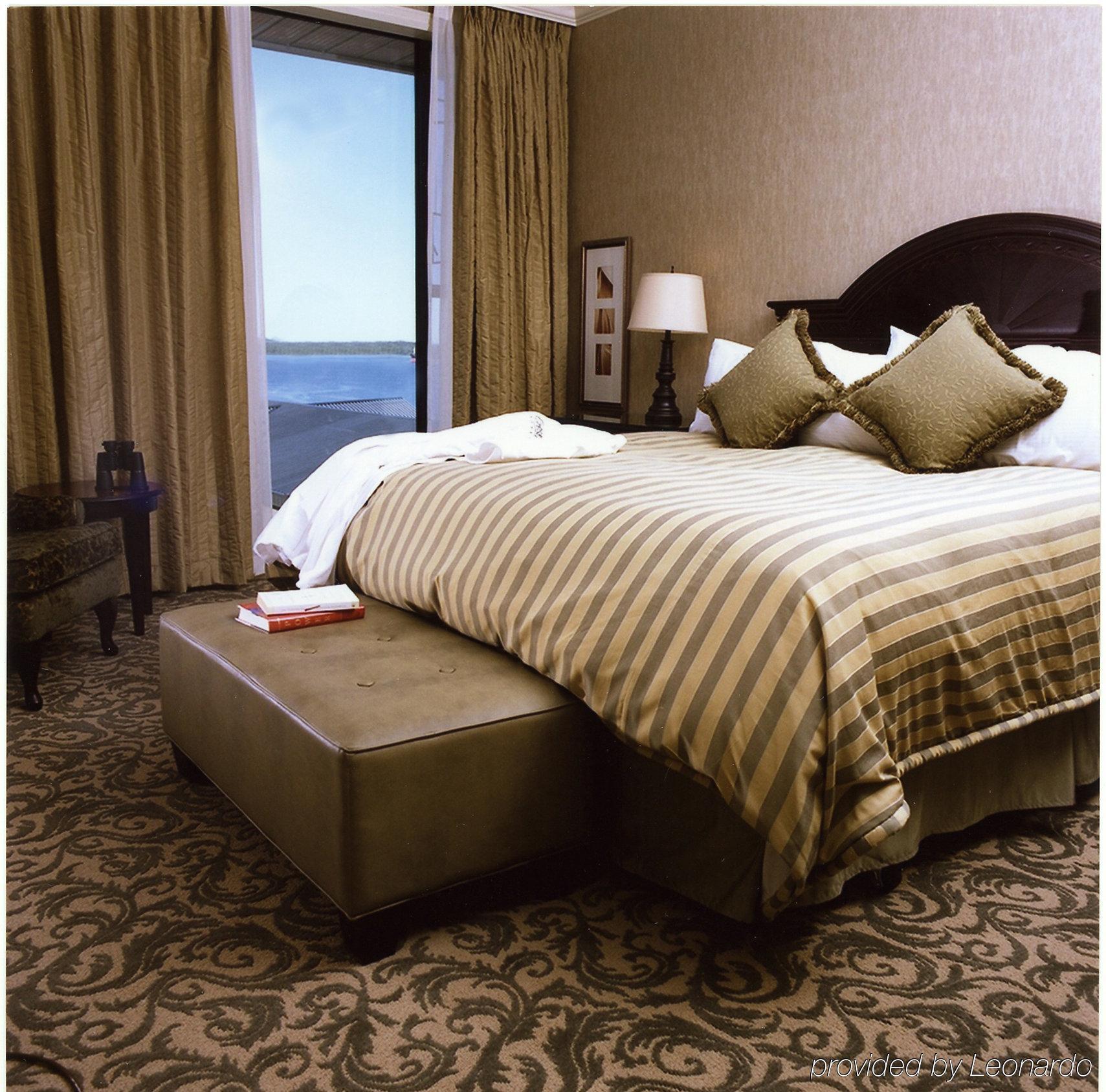 Crest Hotel Prince Rupert Room photo